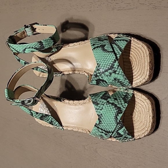 Vince Camuto Leather Green Snake Wedge Espadrille - size 9 - Picture 1 of 6